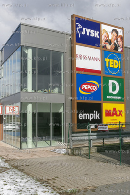 Centrum handlowe przy ulicy Ignacego Domeyki w Pruszczu...
