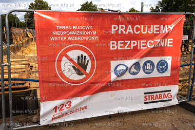 Budowa basenu przy skrzyżowaniu ulic Kościuszki z...