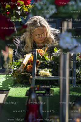 Gdańsk. Cmentarz Łostowicki. Uroczystości pogrzebowe...