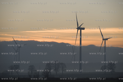 Zielona energia - wiatraki w Swarzewie23.11.2012Fot....