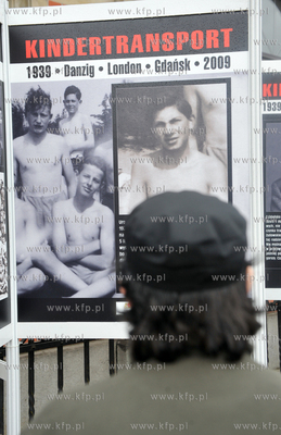 Dworzec PKP w Gdansku - wystawa poswiecona Kindertransportom...