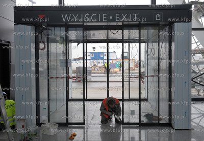 Gdansk, Rebiechowo. Prace wykonczeniowe terminala T2...