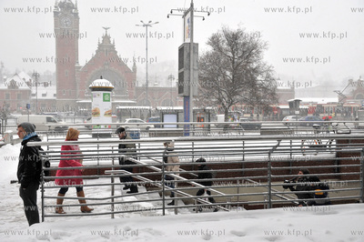 Gdansk zima.  Widok na Dworzec Glowny PKP od strony...