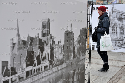 Wystawa Gdansk miasto od nowa na Dlugim Targu. Zdjęcia...