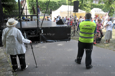 Gdansk Dolny Wrzeszcz. Festyn na placu Jozefa Wybickiego...