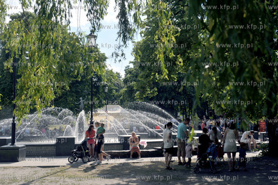 Gdansk Dolny Wrzeszcz. Festyn na placu Jozefa Wybickiego...