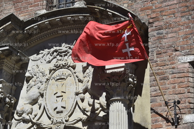 Swięto Miasta Gdańska. Gdańska flaga na przedprożem...