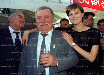 Imieniny Lecha Walesa. Solenizant z corka Ania. 3.06.2000...