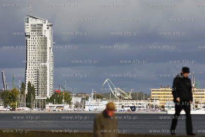 Gdynia. Sea Towers. Skwer Kosciuszki. 09.10.2009 fot....