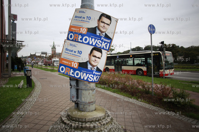 Gdansk. Wybory do sejmu i senatu. Nz. plakaty wyborcze...