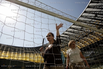 Przed stadionem pilkarskim PGE Arena odslonieto jej...