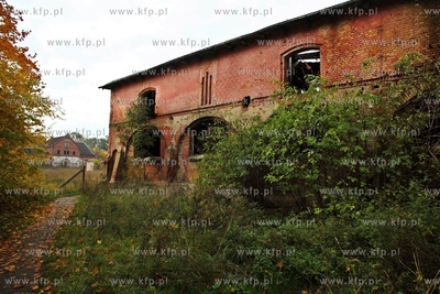 Ruina zabytkowej stajni barokowo _ klasycystycznego...