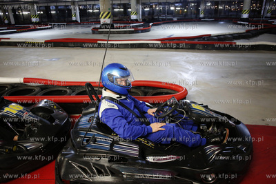 Fun Arena. Wyścig gwiazd. Na torze gokartów elektrycznych...