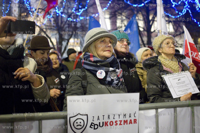 Długi Targ w Gdańsku. Protest środowisk opozycyjnych...
