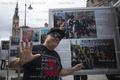 Gdańsk. Długi Targ. Wernisaż wystawy zdjęć Zbigniewa...