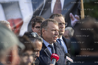 Konferencja zorganizowana przez Jacka Kurskiego oraz...