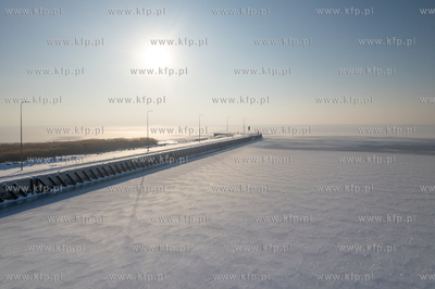 Zima na Mierzei Wiślanej. Zamarznięty Kanał przez...