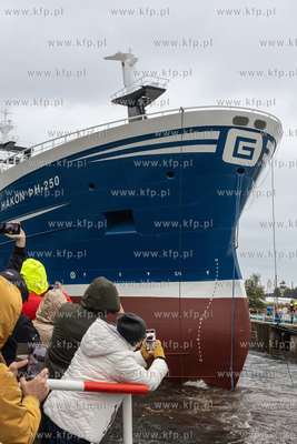 Gdańsk. Wodowanie statku rybackiego Hákon w Karstensen...