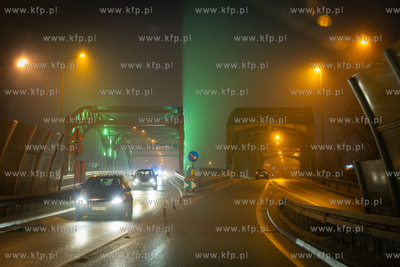 Gdańsk Wrzeszcz. Wiaduk ul. Kościuszki. Mglisty pierwszy...