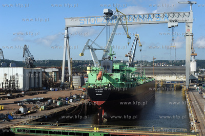 Port w Gdyni. Widok z promu Stena Baltica. n/z Stocznia...
