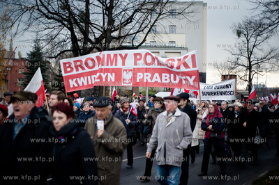 Gdansk. Marsz sympatykow Prawa i Sprawiedliwosci oraz...