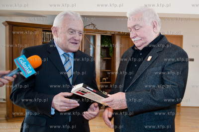 Gdansk. Biuro Lecha Walesy. Spotkanie Leszka Millera...