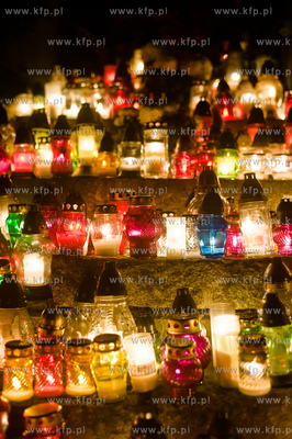 Gdansk. Cmentarz komunalny Sw. Franciszka. Swieto Zmarlych.
01.11.2013
fot....