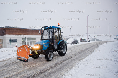 Gdansk. Os. Pogodne. Porywisty wiatr oraz silne opady...