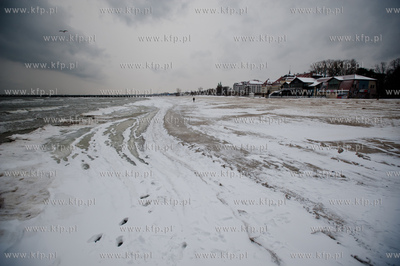 Mrozne, zimowe popoludnie na plazy w Sopocie.
26.01.2014
fot....
