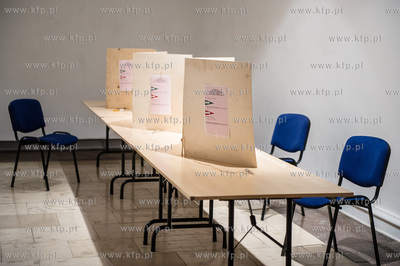 Gdansk. Ratusz Staromiejski. Obwodowa komisja wyborcza...