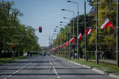 Gdansk. Aleja Zwyciestwa. Flagi Panstwowe oraz Miejskie...