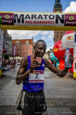 Gdańsk. XXII Energa Maraton Solidarności. Nz zwycięzca...