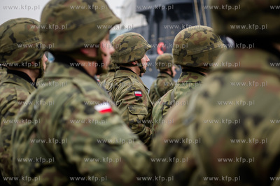 Gdynia. Nabrzeże Pomorskie. Uroczysta przysięga wojskowa...