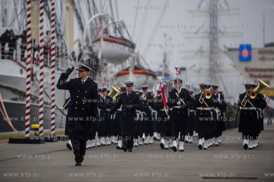 Gdynia. Nabrzeże Pomorskie. Uroczysta przysięga wojskowa...