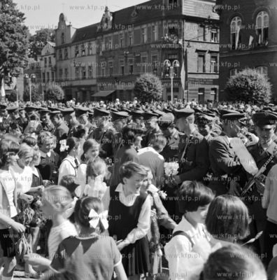 Przysiega wojskowa na Rynku w Pucku na Kaszubach. 1965z0001505Fot....