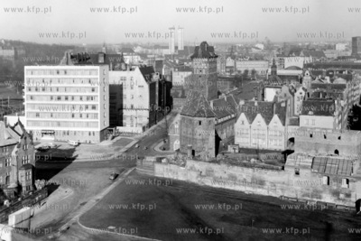 Widok na ulice Bogusławskiego w Gdańsku. Po lewej...