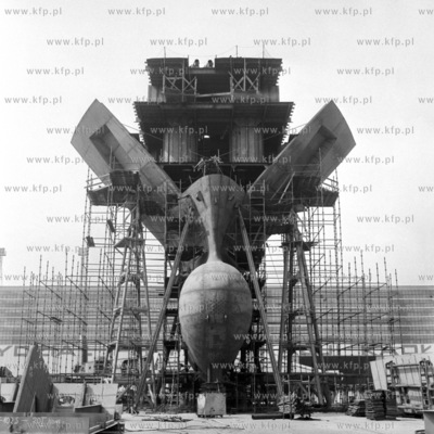 Budowa statku o nośności 17,5 tony w Stoczni im....