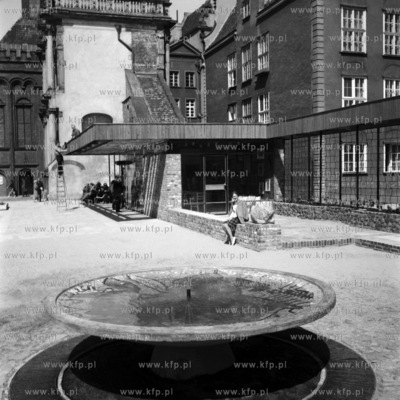 Fontanna przy Złotej Bramie w Gdańsku. ( lata60 )
1969
0006153z
Fot....