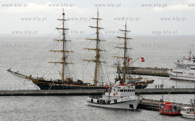 Wizyta zaglowca George Stage - najmniejszego pelnorejowca...