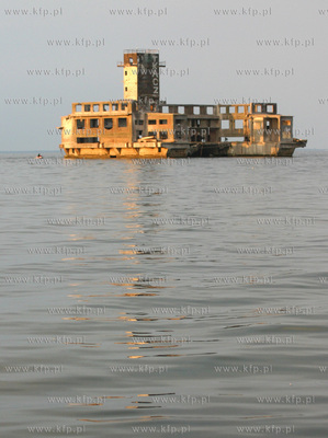 Ekipa filmowa serialu Kryminalni realizuje na plazy...