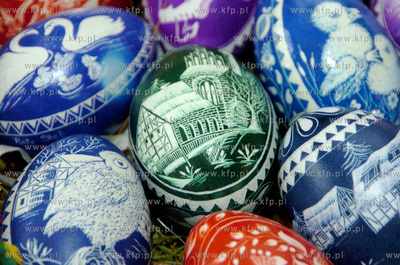 Wielkanoc. Akcesoria dekoracyjne. Nz. wielkanocen pisanki...