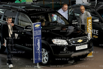 Trojmiejskie Targi Motoryzacyjne w hali wystawienniczej...