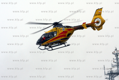 Swinoujscie. Smiglowiec EC 135 Lotniczego Pogotowia...
