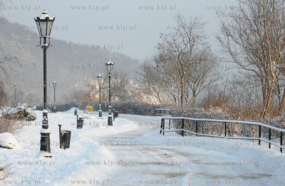 Gdynia Orlowo w zimowej szacie. Nz. Przy Promenadzie...