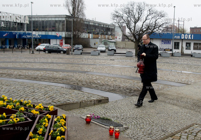 Gdansk. Zaloba po tragicznej smierci Prezydenta RP,...