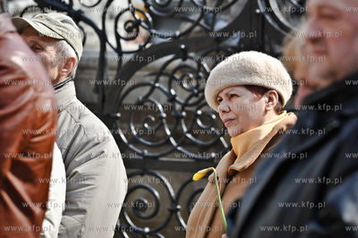 Zaloba naradowa po katastrowie prezydenckiego samolotu...