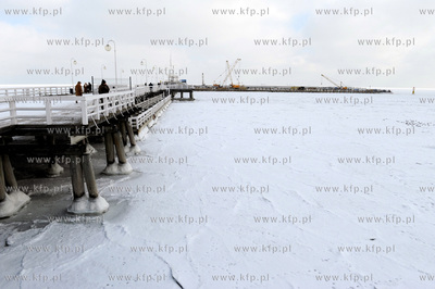 Sopot. Silne mrozy spowodowaly zamarzniecie zatoki...