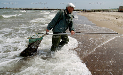 Piotr Grochala z Ustki zajmuje sie zawodowo polawianiem...