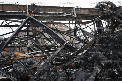 Rozbiorka strawionej pozarem hali produkcyjnej firmy...