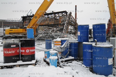 Rozbiorka strawionej pozarem hali produkcyjnej firmy...